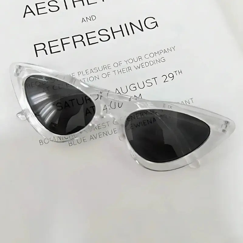 Óculos com proteção UV transparente e lentes pretas estilo felino