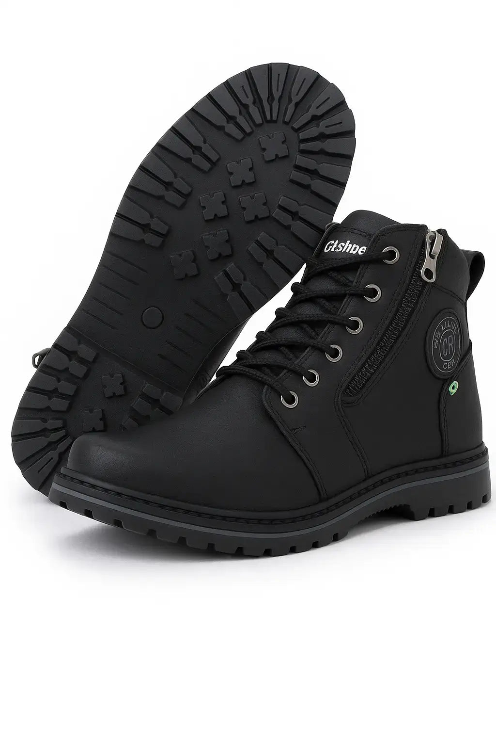 Bota preta masculina com solado tratorado antiderrapante em destaque, material sintético, zíper lateral e cadarço preto.