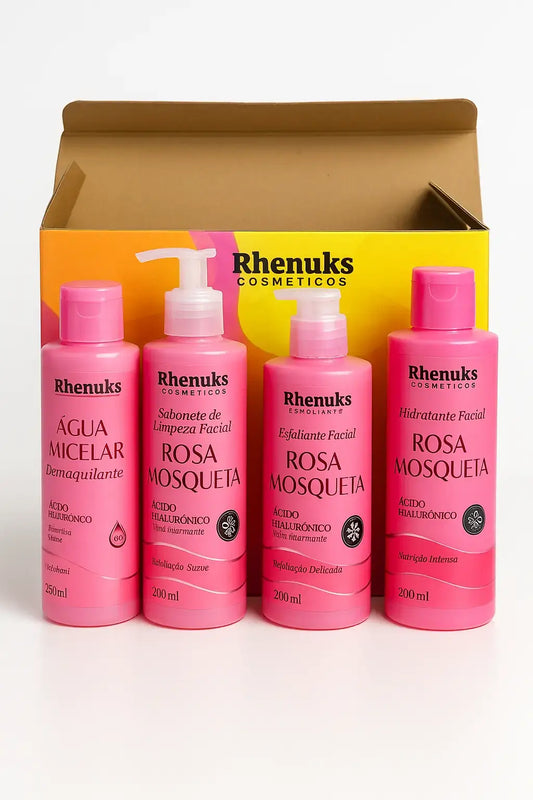  Cosméticos com quatro frascos Rosa Mosqueta contendo água micelar, sabonete facial, esfoliante e hidratante, dispostos à frente de uma caixa colorida da marca.
