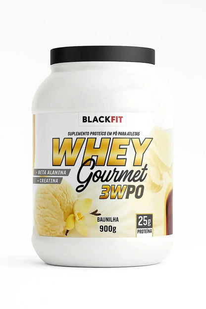 Embalagem do suplemento BLACKFIT Whey Gourmet 3WPRO sabor baunilha, 900g, com 25g de proteína por dose, ilustrada com sorvete e flor de baunilha sobre fundo branco.